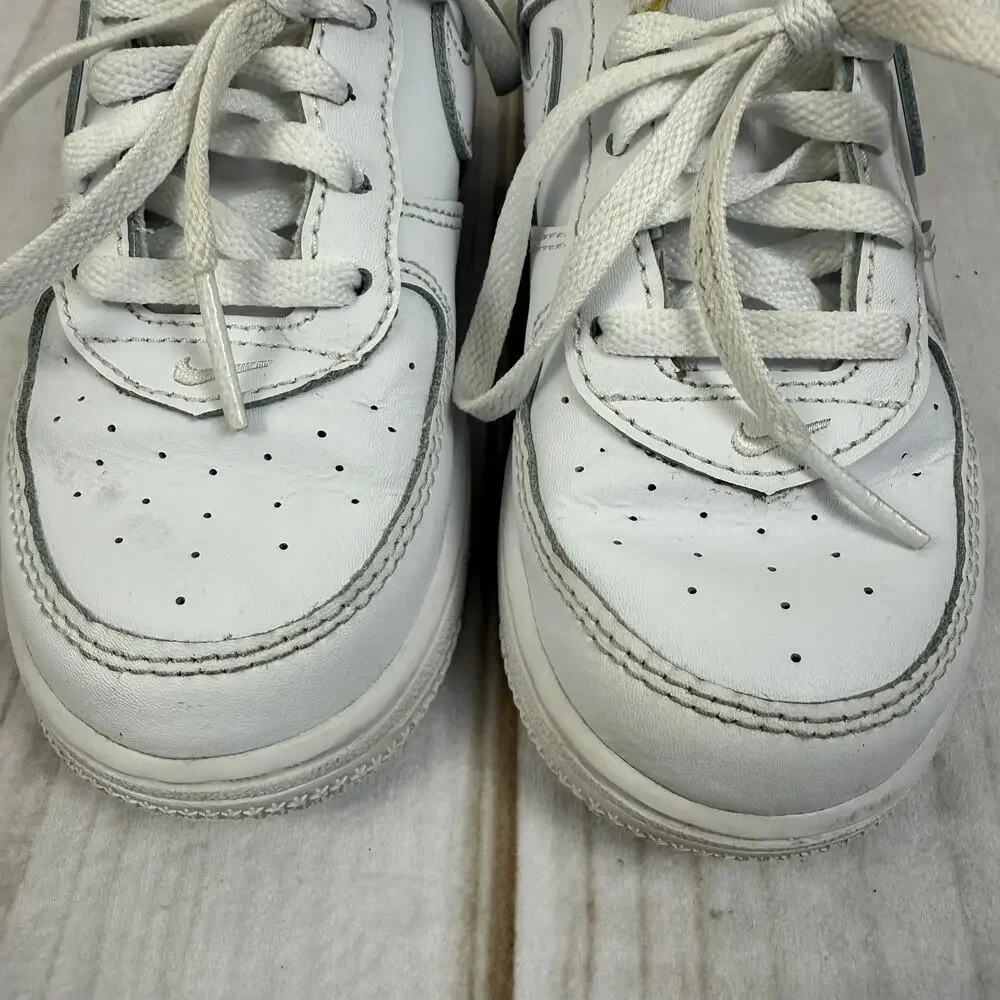 Nike kids white